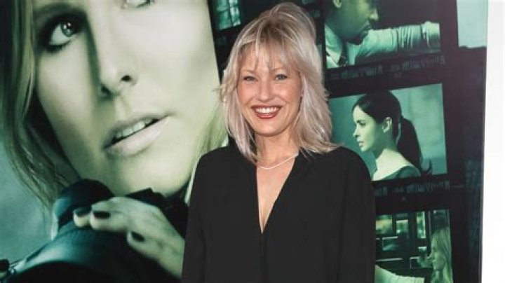 All About Joey Lauren Adams | Net Worth, Relationship, Career